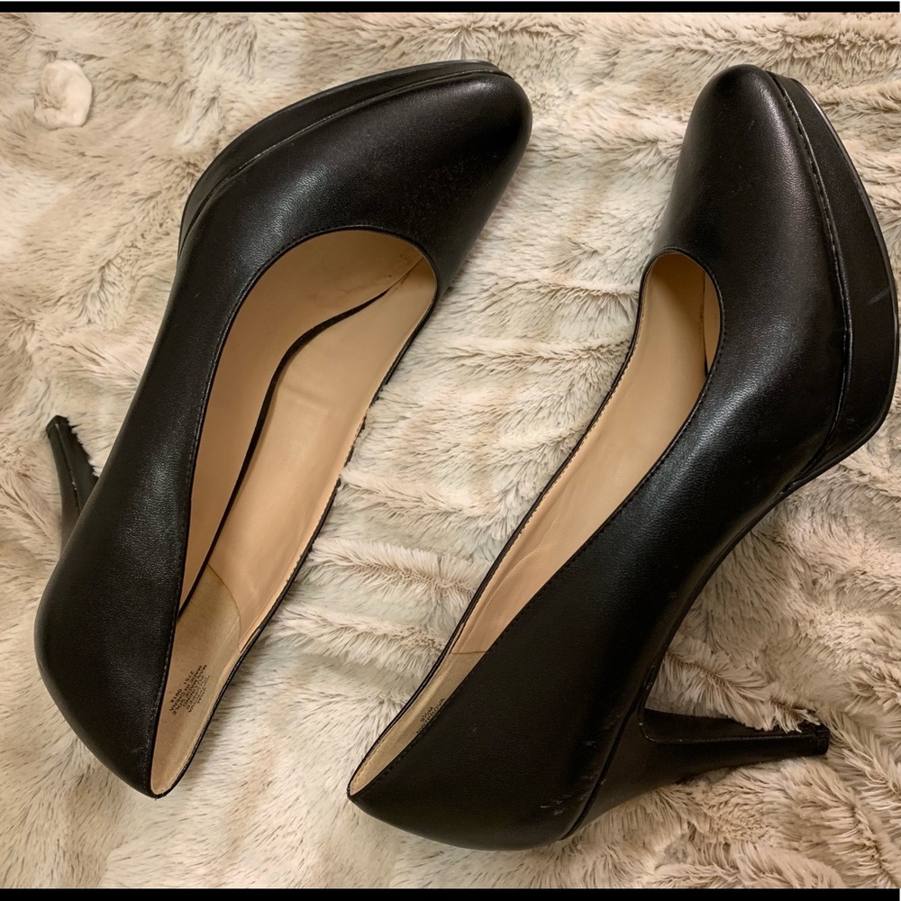 Black Nine West pumps!